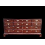 Important North American colonial chest of drawers in oak, late 18th century English colonial Georgi
