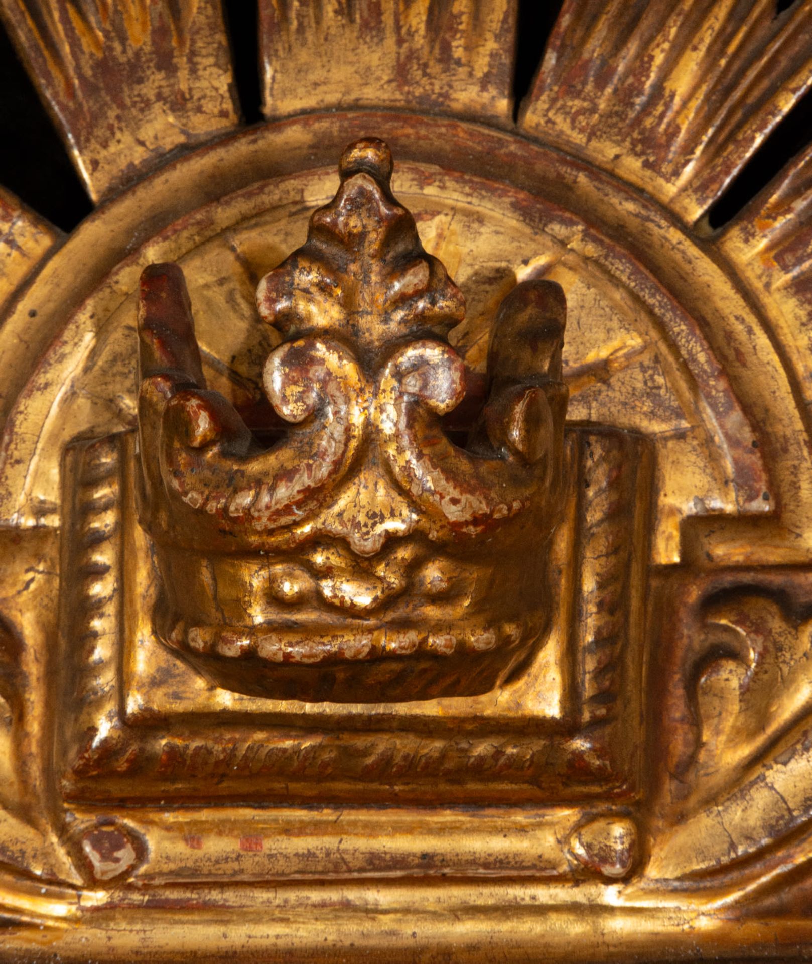 Cornucopia frame from the 17th century in polychrome and gilded wood relief with gold leaf - Image 6 of 8