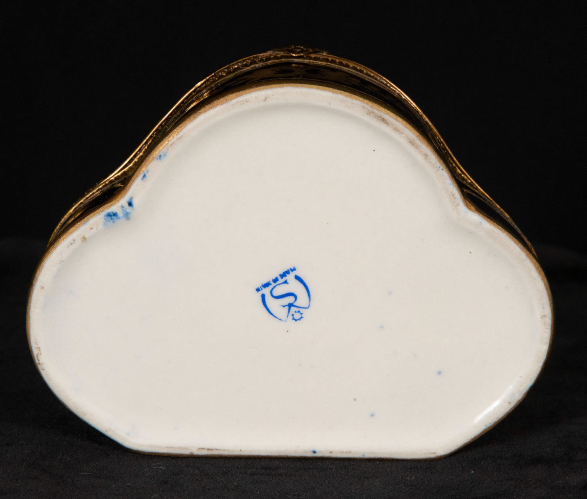 Pair of Sèvres porcelain dressing table jewelry boxes and porcelain swan, 19th century - Image 6 of 10