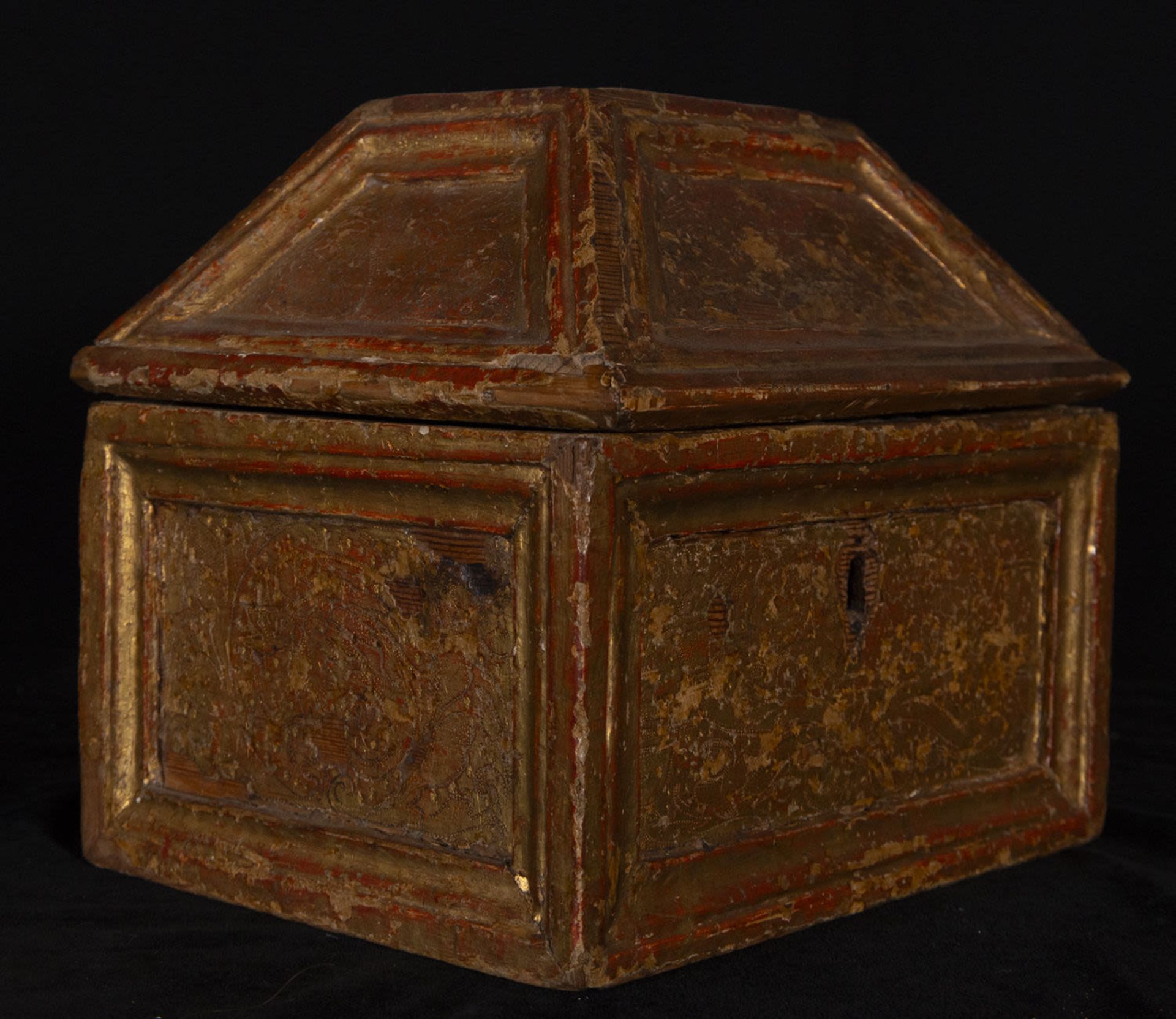 Renaissance Eucharistic Chest for Vinetares, 16th century - Image 3 of 4