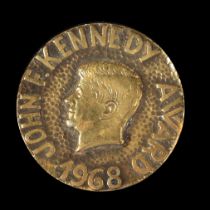 Kennedy Medal in 18k solid gold dedicated to Jose María Pi Suñer, year 1968