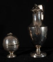 Set of sterling silver pitcher and salt in Spanish silver, late XVIII century, Cordoba marks. Spanis
