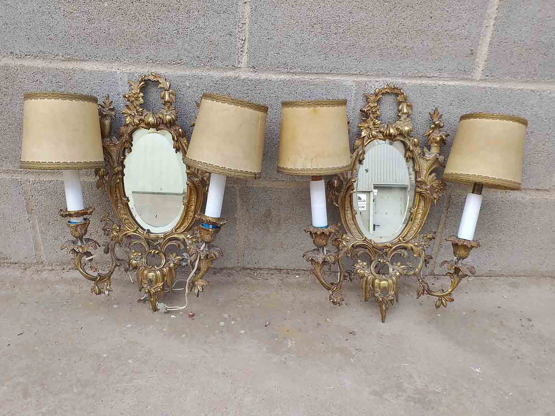 Pair of elegant lamps in the form of French Louis XV style wall sconces in gilt bronze, 19th century