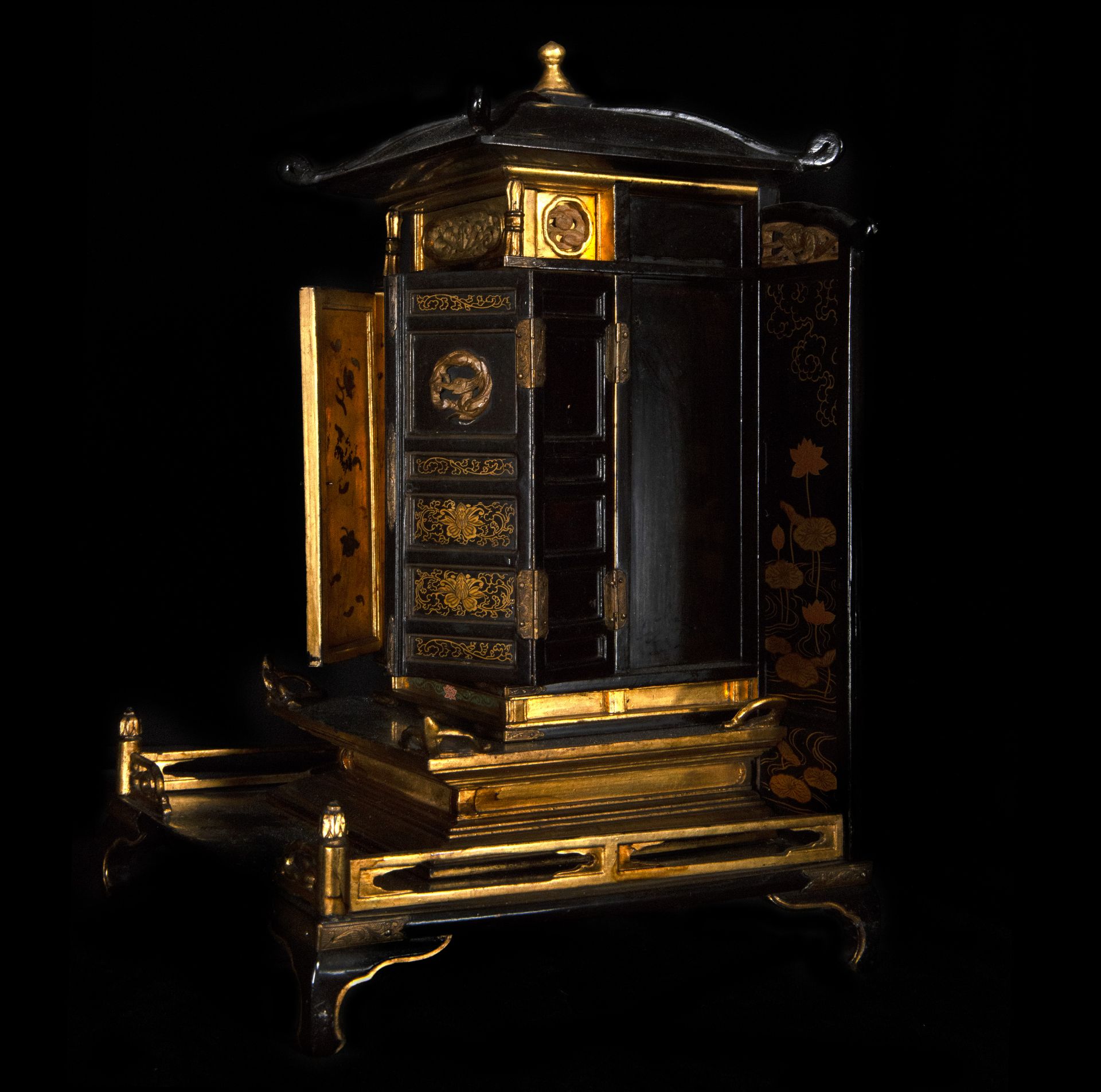 Beautiful Japanese Meiji cabinet with Buddha in lacquered and gilded wood, 19th century - Image 6 of 8