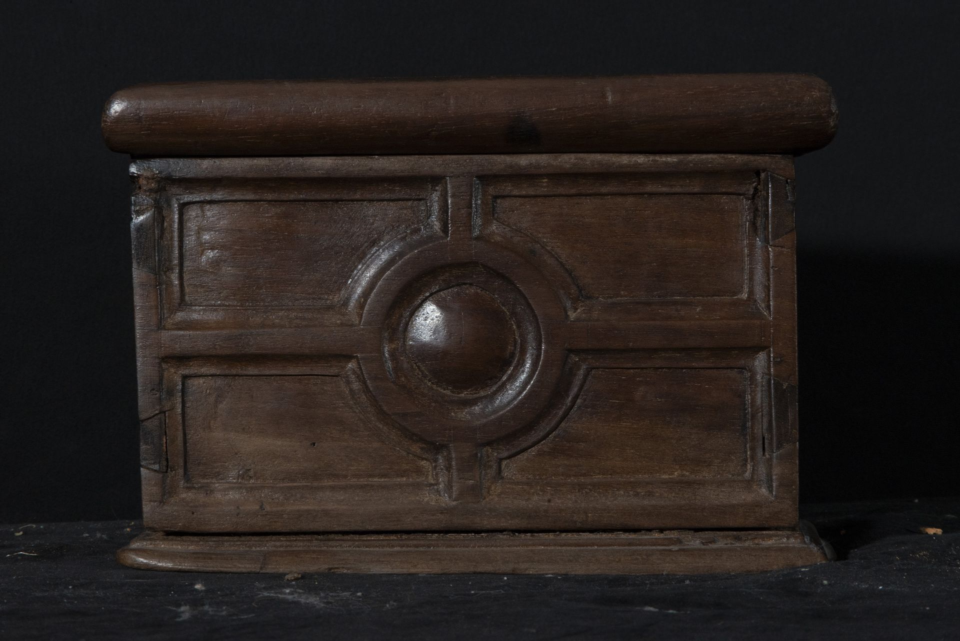 Alms box in Plateresque fruit wood from the 16th century, Valladolid or Madrid - Image 2 of 4