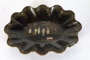 George III tray in mother of pearl and Chinese lacquer for export to England, 18th century