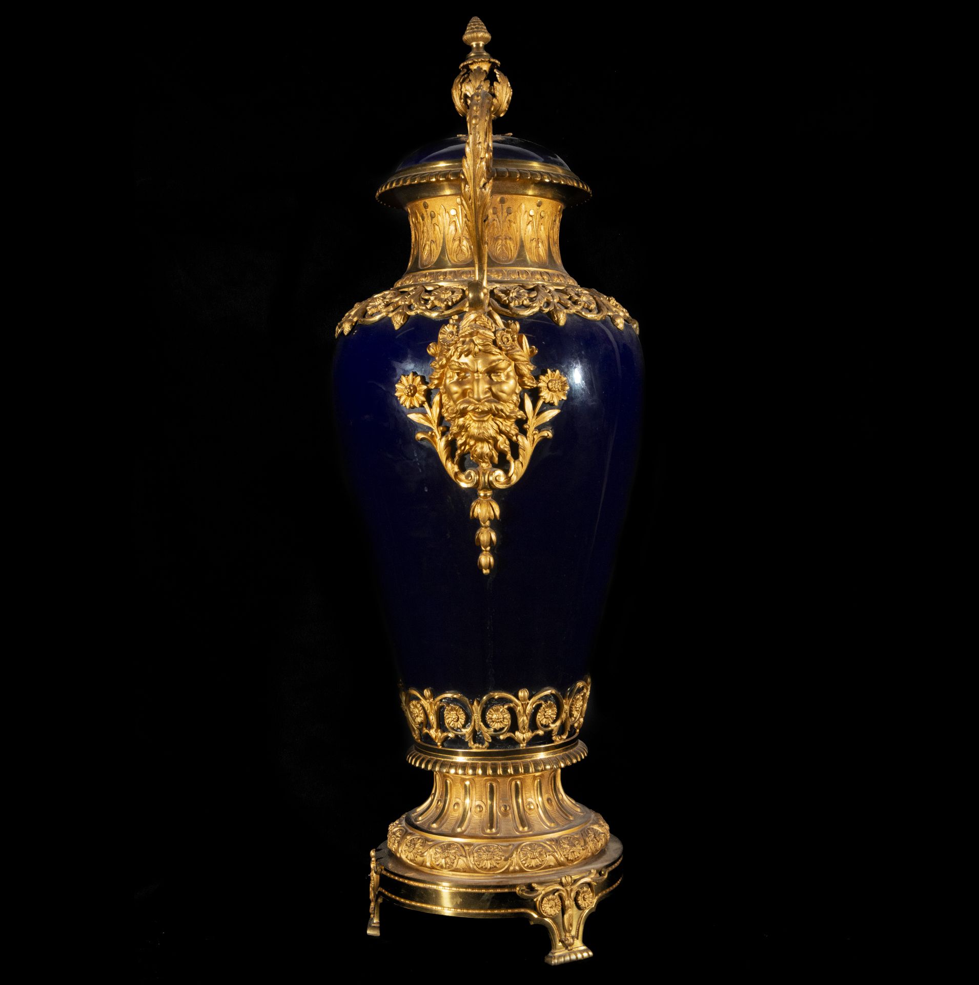 Pair of Large Sevres Vases in "Bleu Celeste" porcelain from the 19th century - Bild 5 aus 9