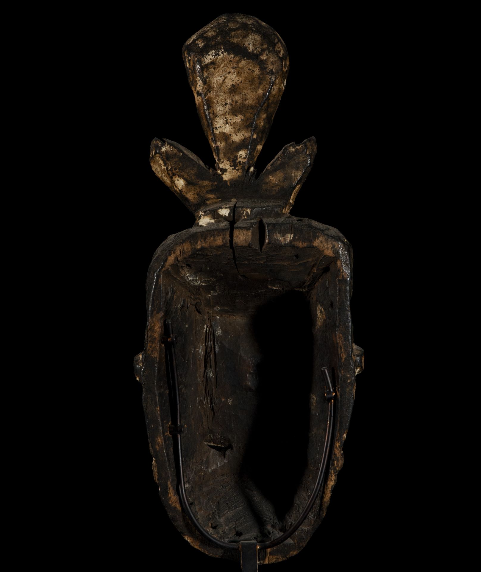 20th century African Bini ritual mask from Nigeria, certificate attached - Image 4 of 4