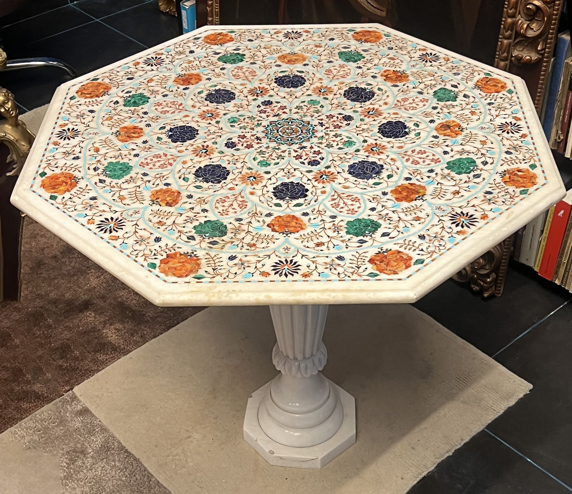 Distinguished Anglo Indian Table inTaj Majal white marble inlays of semi-precious stones, Indian wor