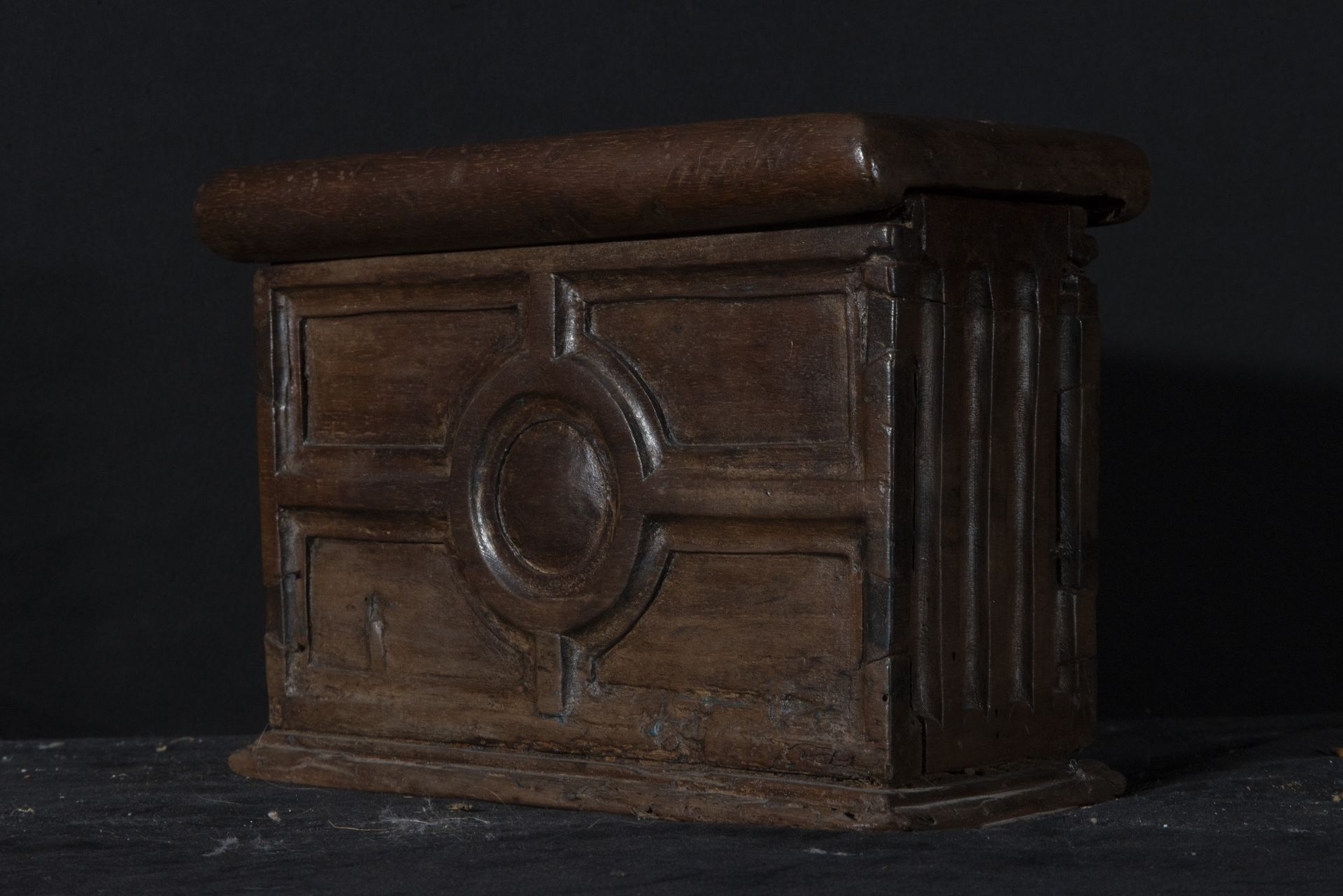 Alms box in Plateresque fruit wood from the 16th century, Valladolid or Madrid - Image 3 of 4