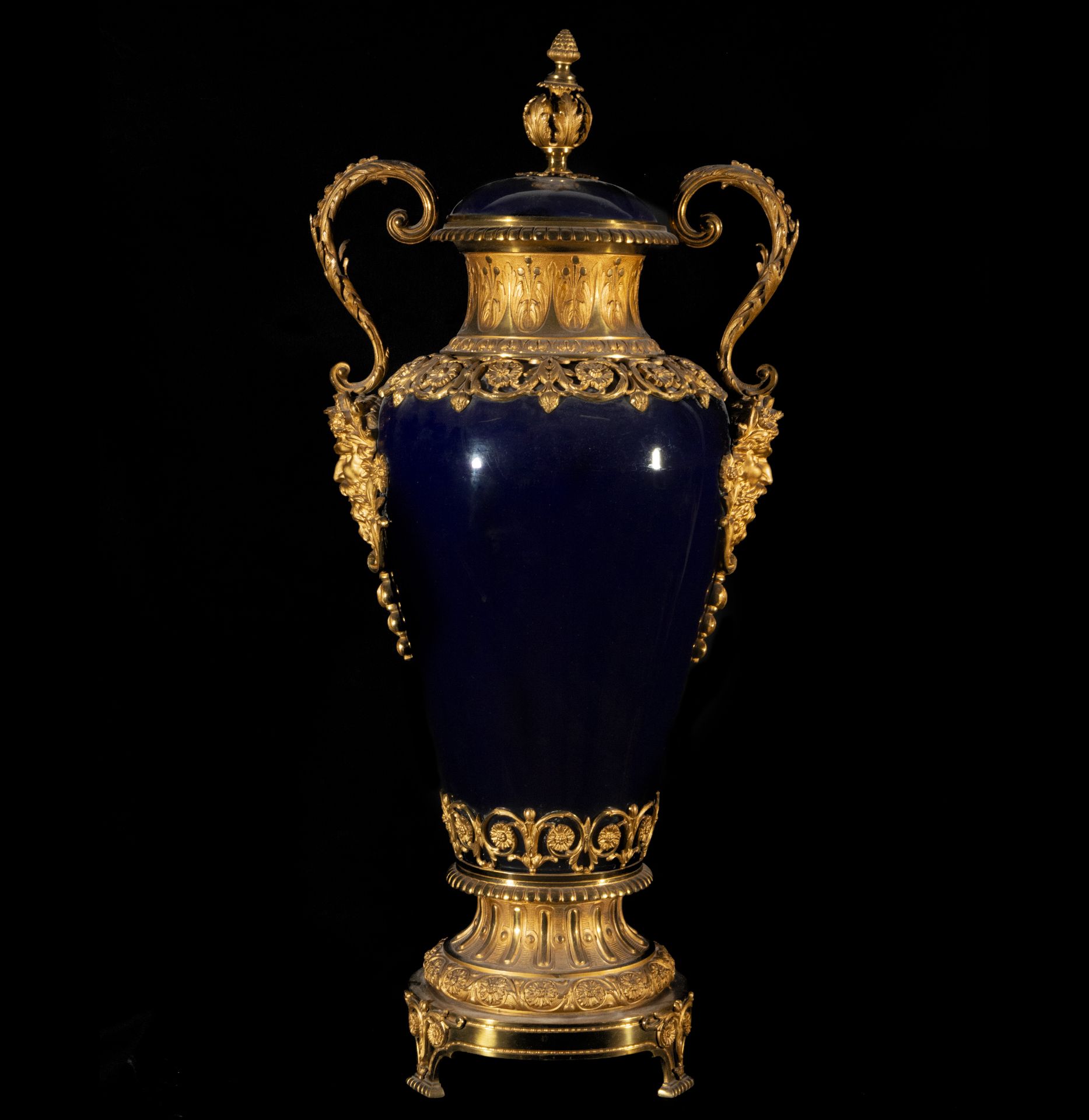 Pair of Large Sevres Vases in "Bleu Celeste" porcelain from the 19th century - Bild 2 aus 9