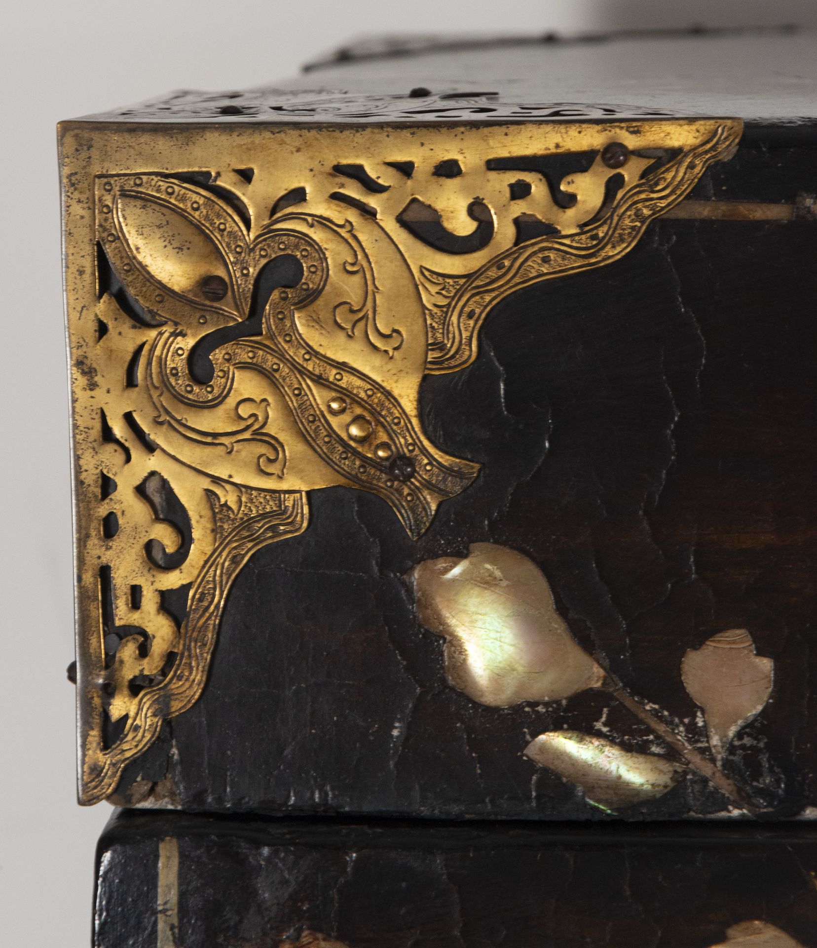 Beautiful Japanese William & Mary Cabinet in lacquer and mother of pearl from the 17th century - Bild 7 aus 11