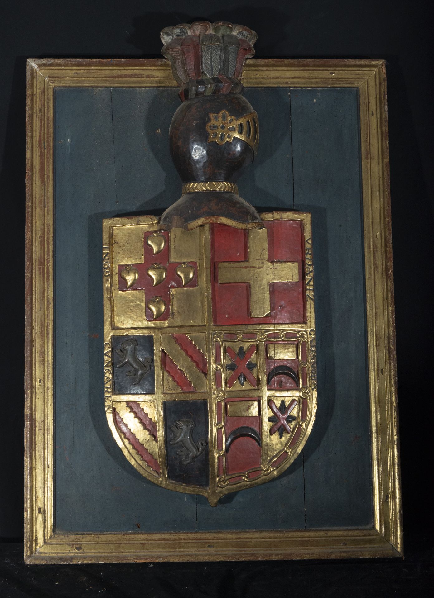 Pair of Large Noble Heraldic Shields in Renaissance carved wood, Spain or Portugal 16th century - ea - Image 2 of 5