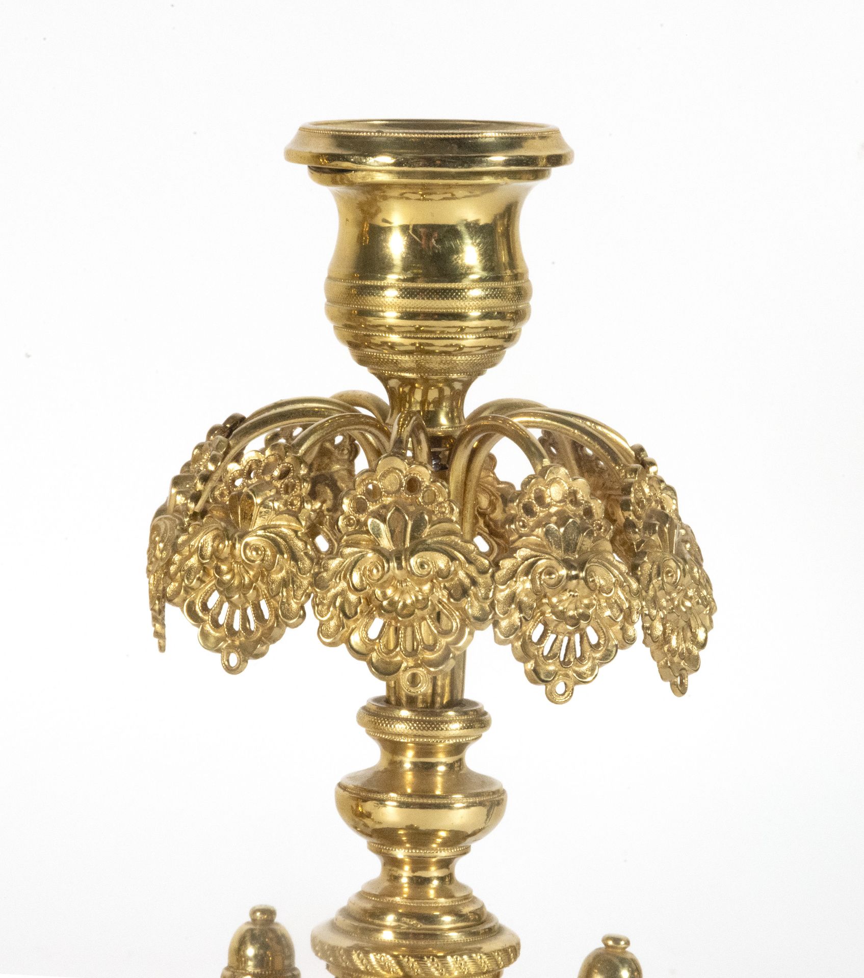 Pair of Victorian English rotating gilt bronze candelabras, 19th century - Image 2 of 3