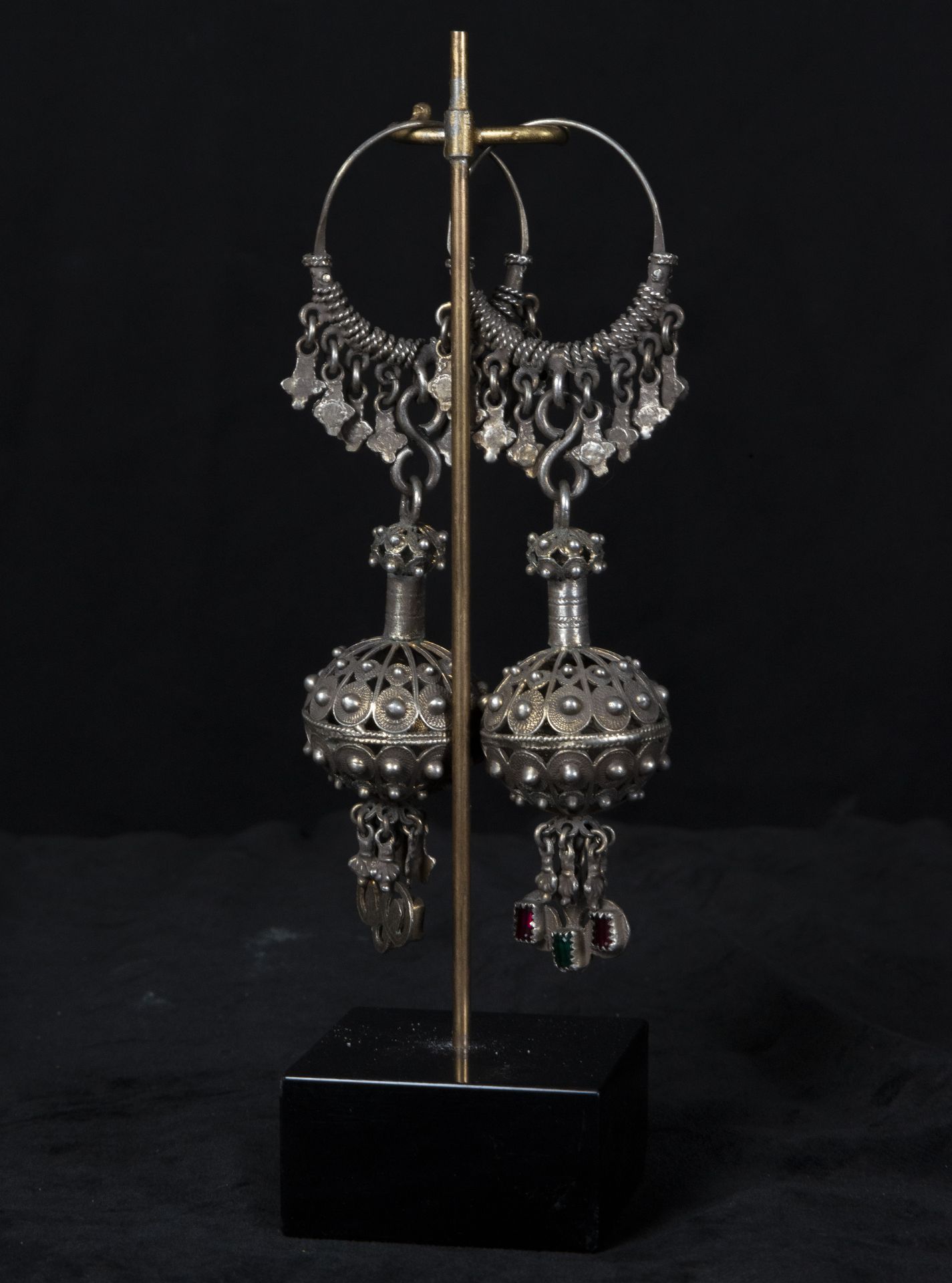 Beautiful Salamanca "charro" earrings in fine silver filigree from the 19th century - Image 2 of 2