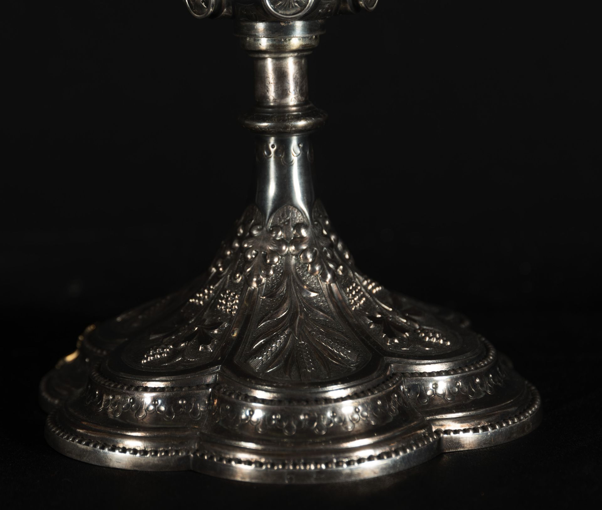 Beautiful French Chalice in Sterling Silver and gilt silver Vermeil in Neo-Gothic style, 19th centur - Image 4 of 5