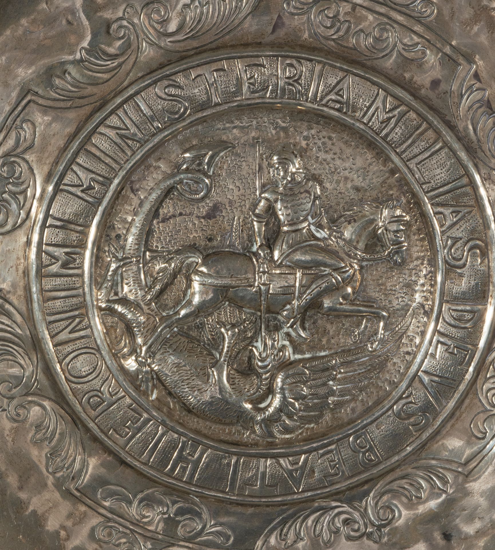 19th century fine silver plate with central motif of Saint George - Bild 2 aus 6