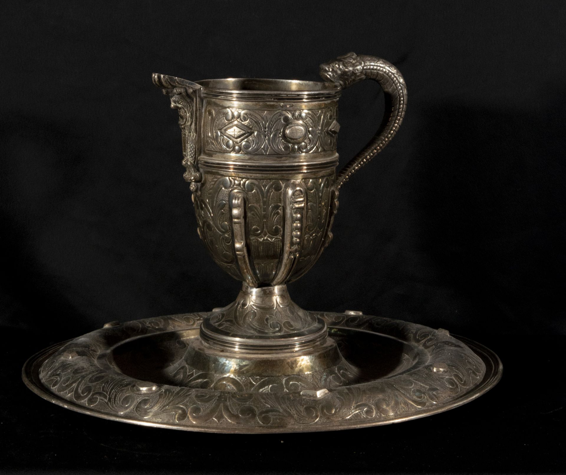 Important Sterling silver jug ​​with underplate from the 19th - 20th century