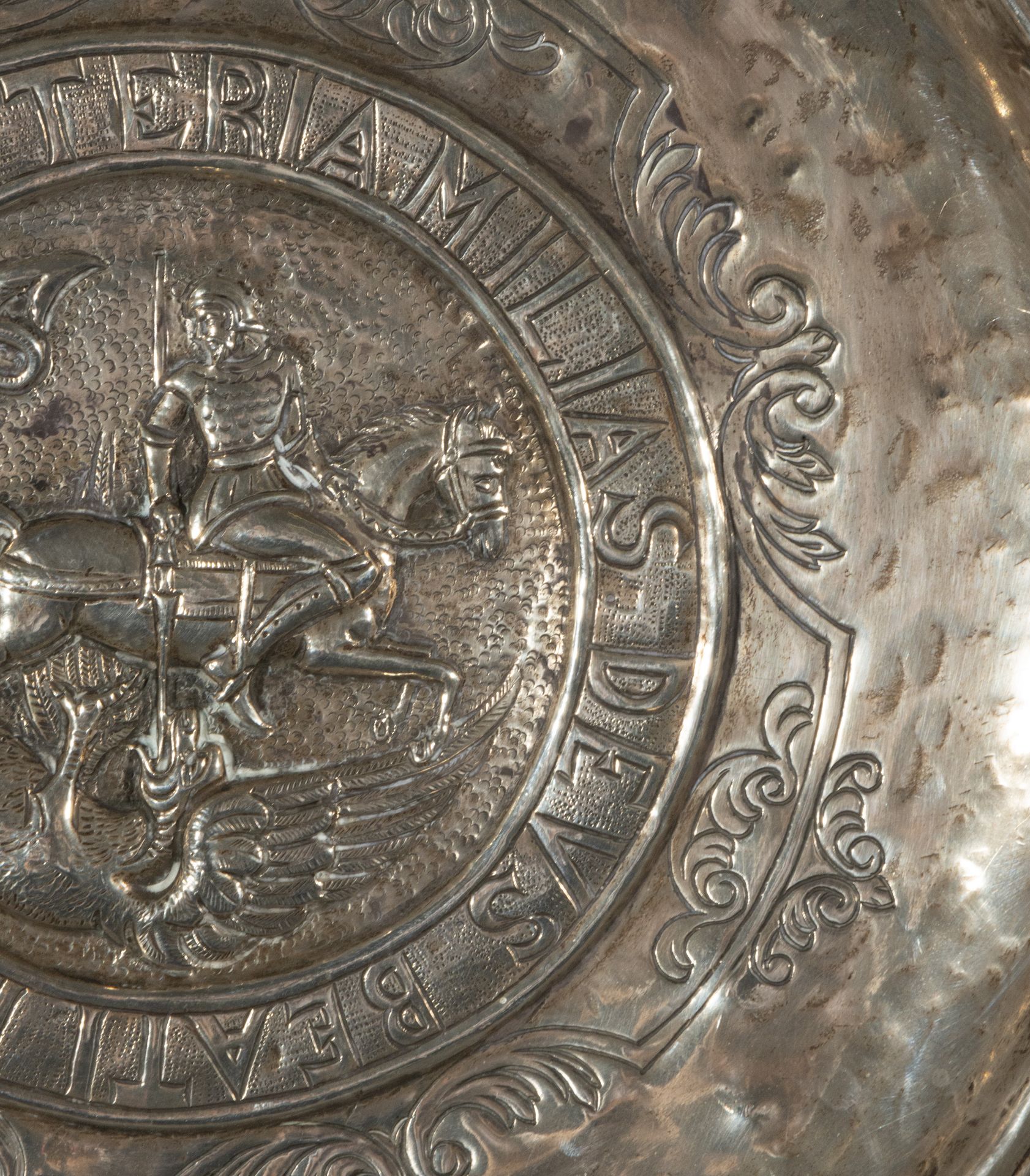 19th century fine silver plate with central motif of Saint George - Bild 4 aus 6