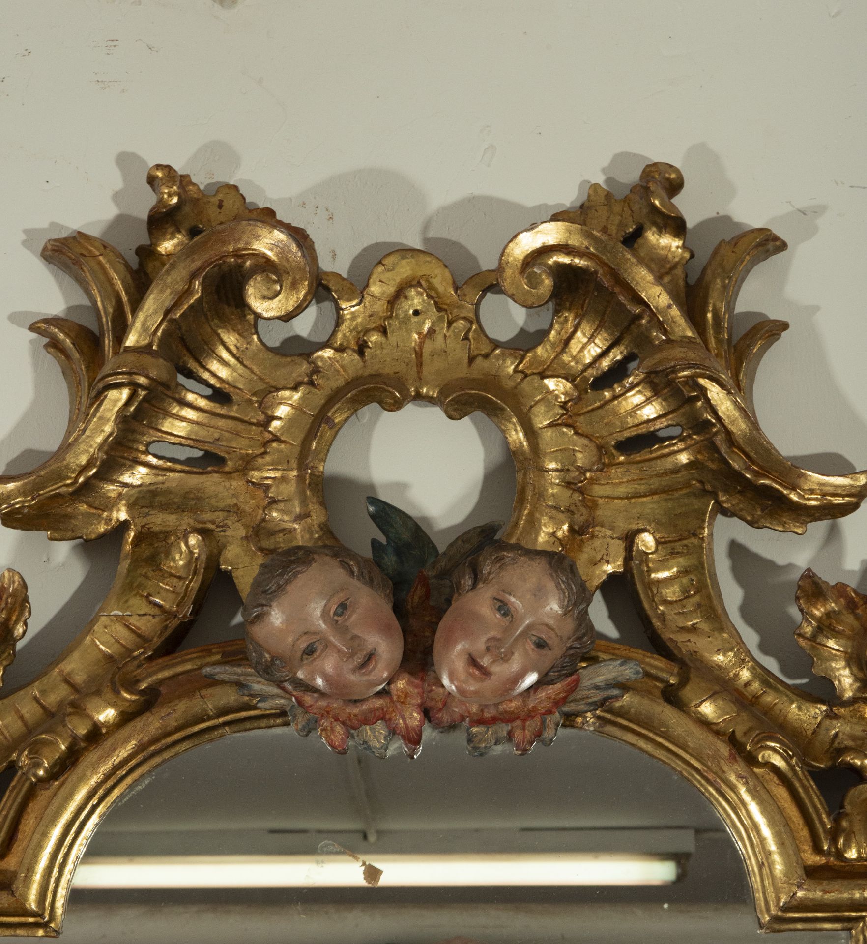 Antique Spanish frame from the 17th century transformed into a carved wood mirror - Bild 4 aus 6
