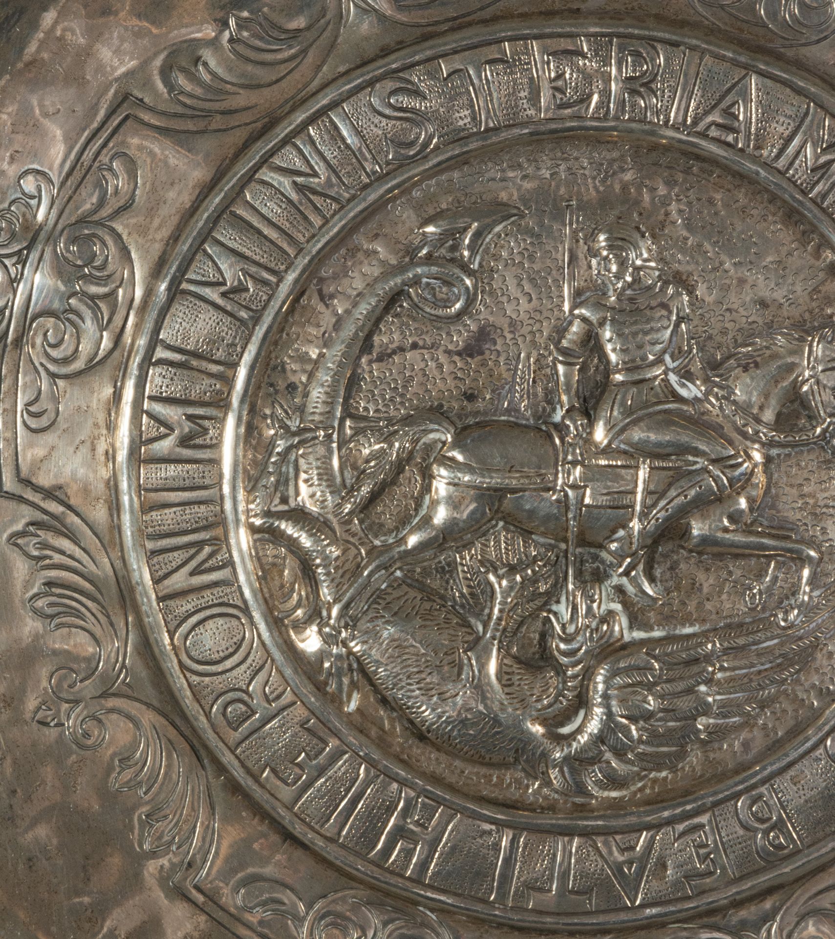 19th century fine silver plate with central motif of Saint George - Bild 5 aus 6