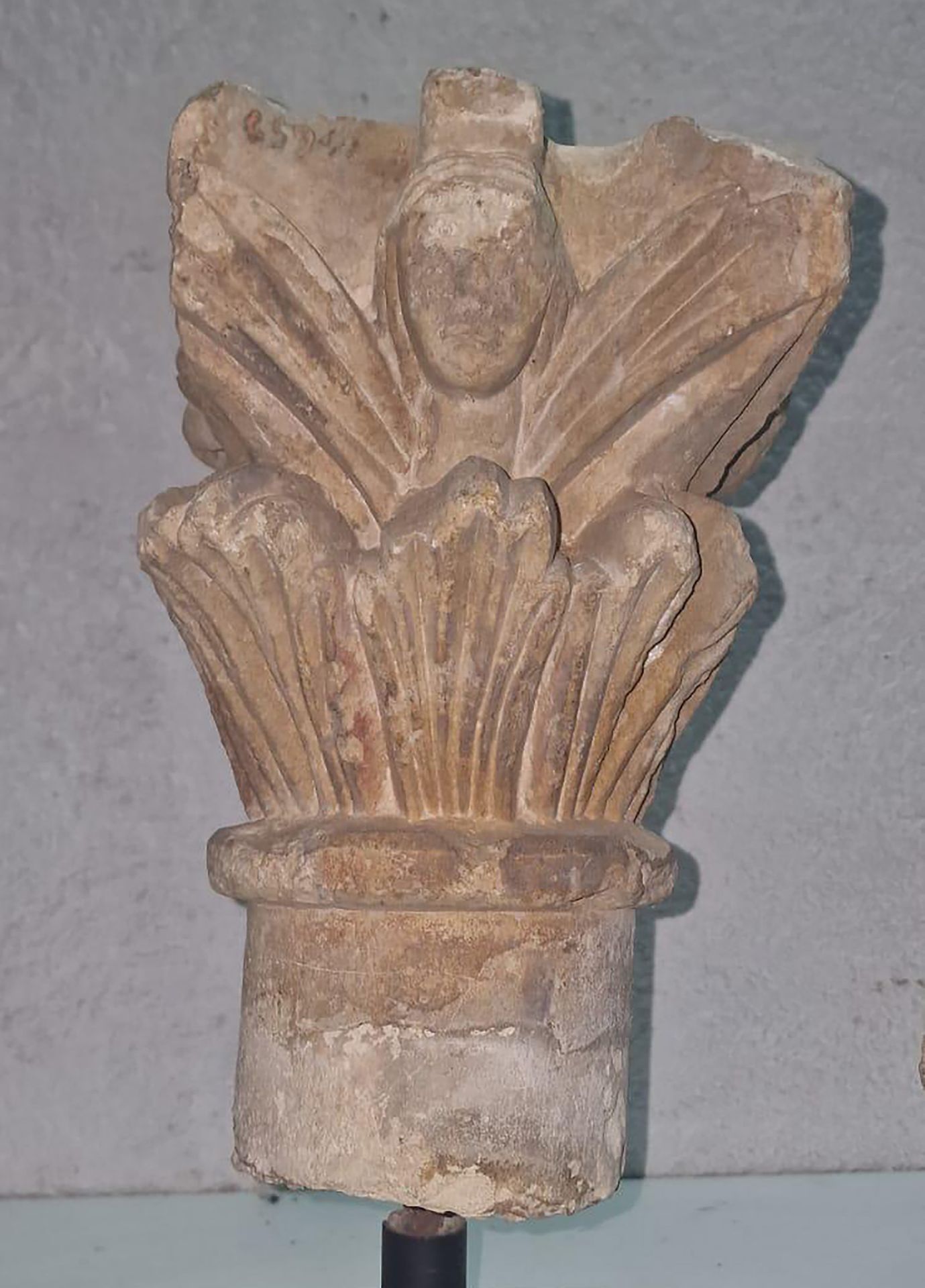 Late Capital - Catalan Romanesque in stone, 13th - 14th centuries - Image 4 of 4