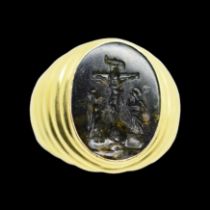 Moss agate intaglio ring with the crucifixion. Italian, late 16th century.