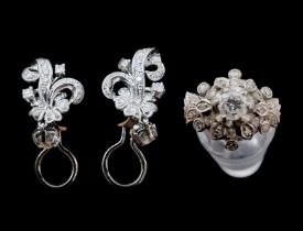 Pair of Lady earings and ring in white gold