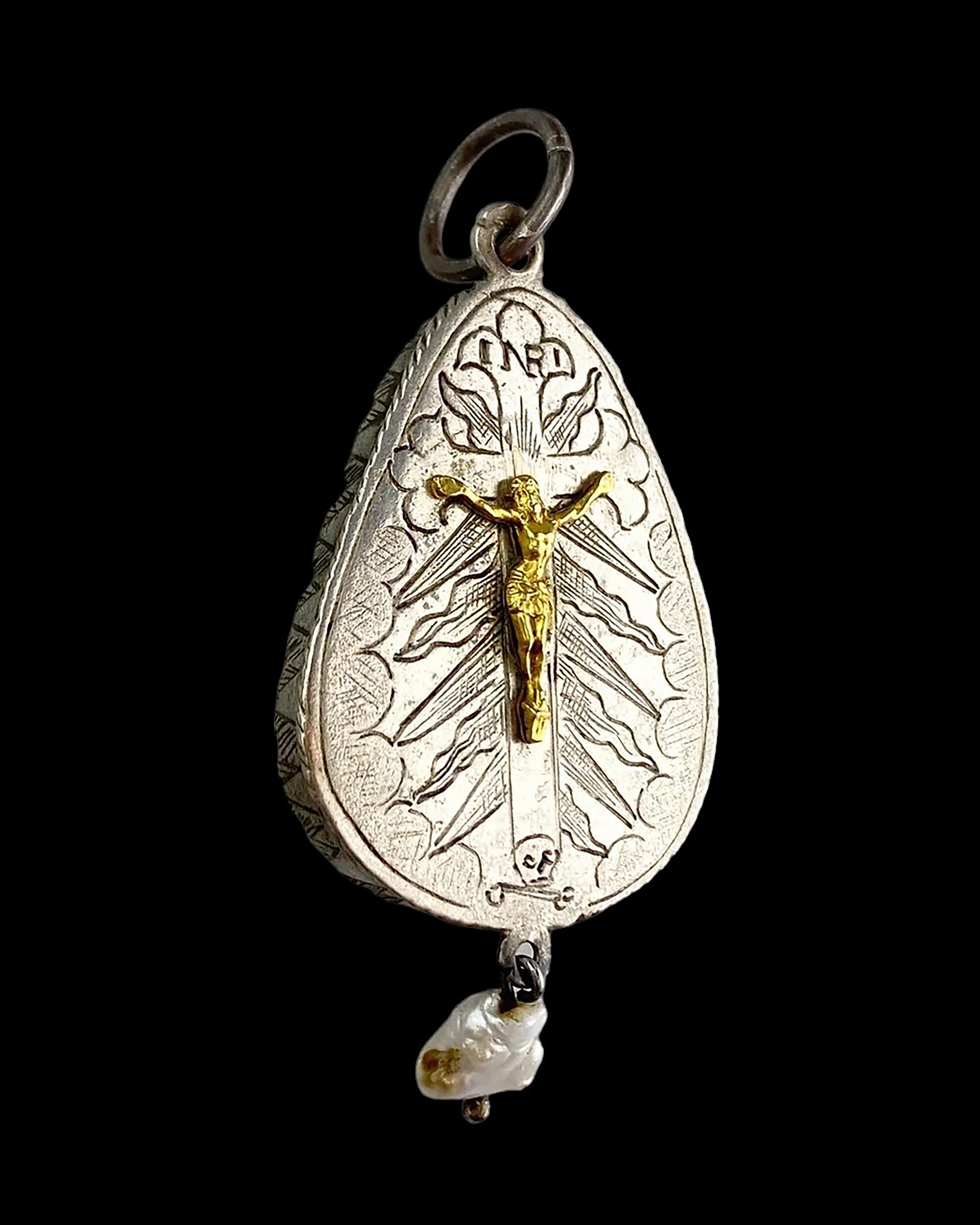 Mother-of-pearl cameo pendant of the Virgin and Child. German, 15th century. - Image 5 of 6
