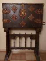 Important Spanish colonial Vargas Style "Bargueño" Cabinet with table from the 17th century early 18