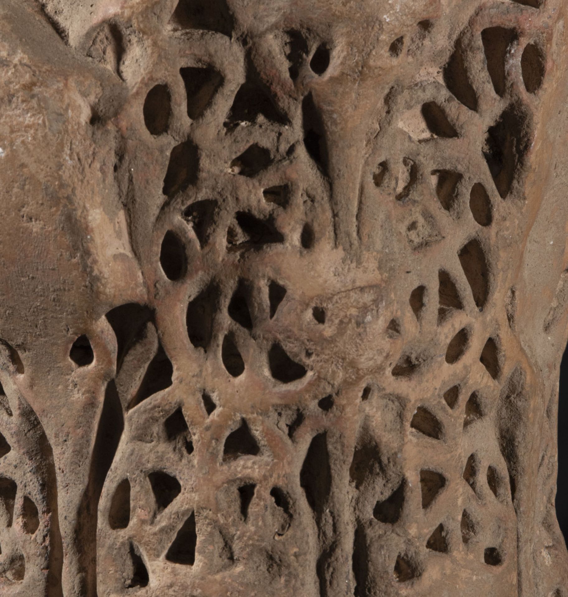 Exceptional Hispanic Muslim Capital called honeycomb, Islamic work Hispanic Arab Umayyad period 12th - Image 2 of 5