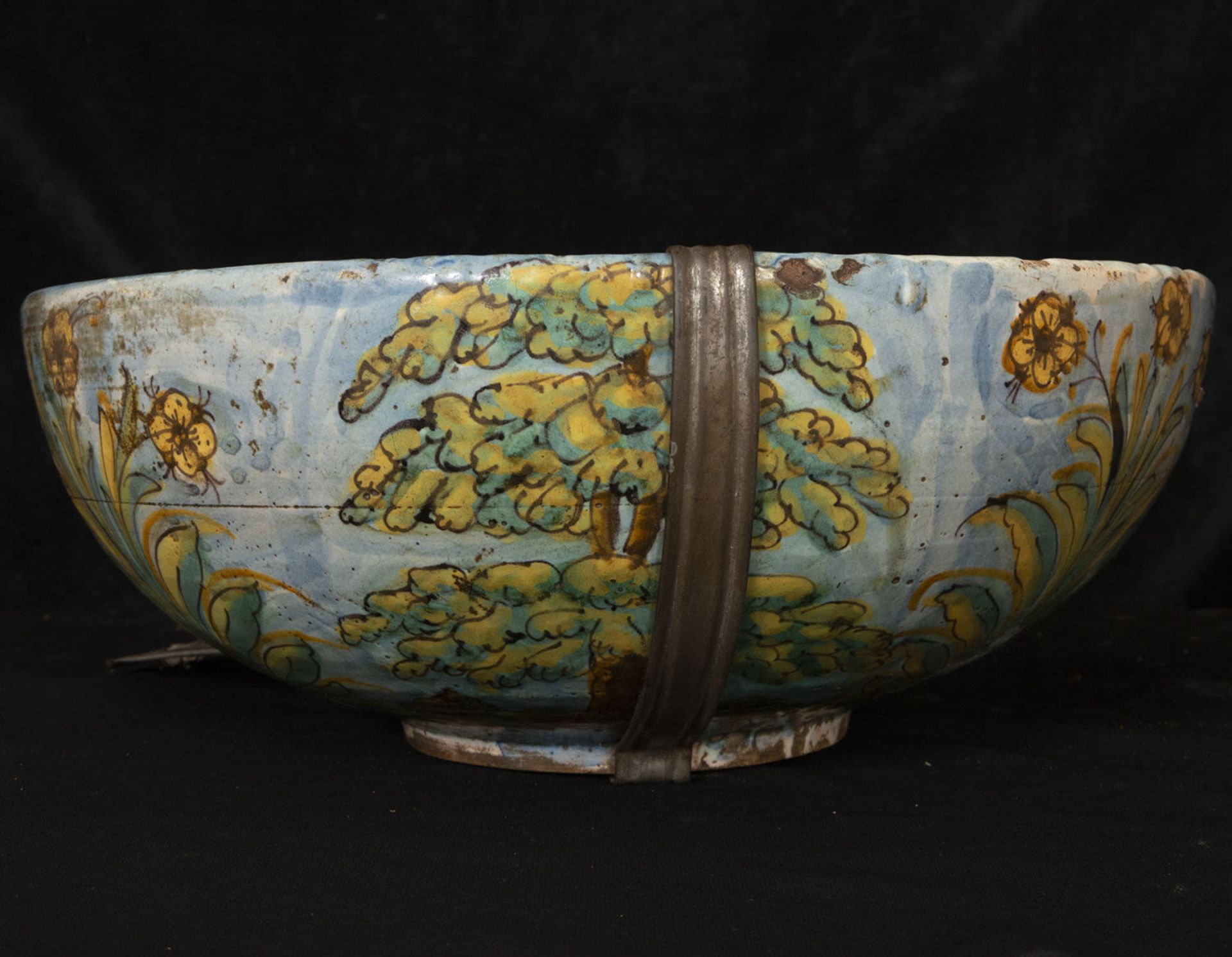 Large Talavera de la Reina bowl with rare motif of Julius Caesar on Horseback, 17th century - Bild 4 aus 4