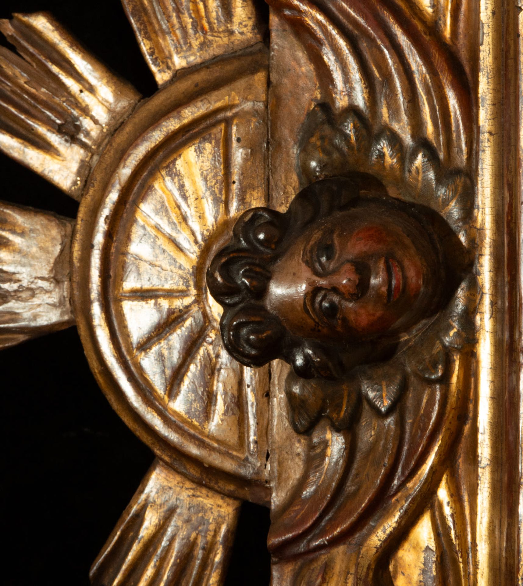 Cornucopia frame from the 17th century in polychrome and gilded wood relief with gold leaf - Bild 7 aus 8