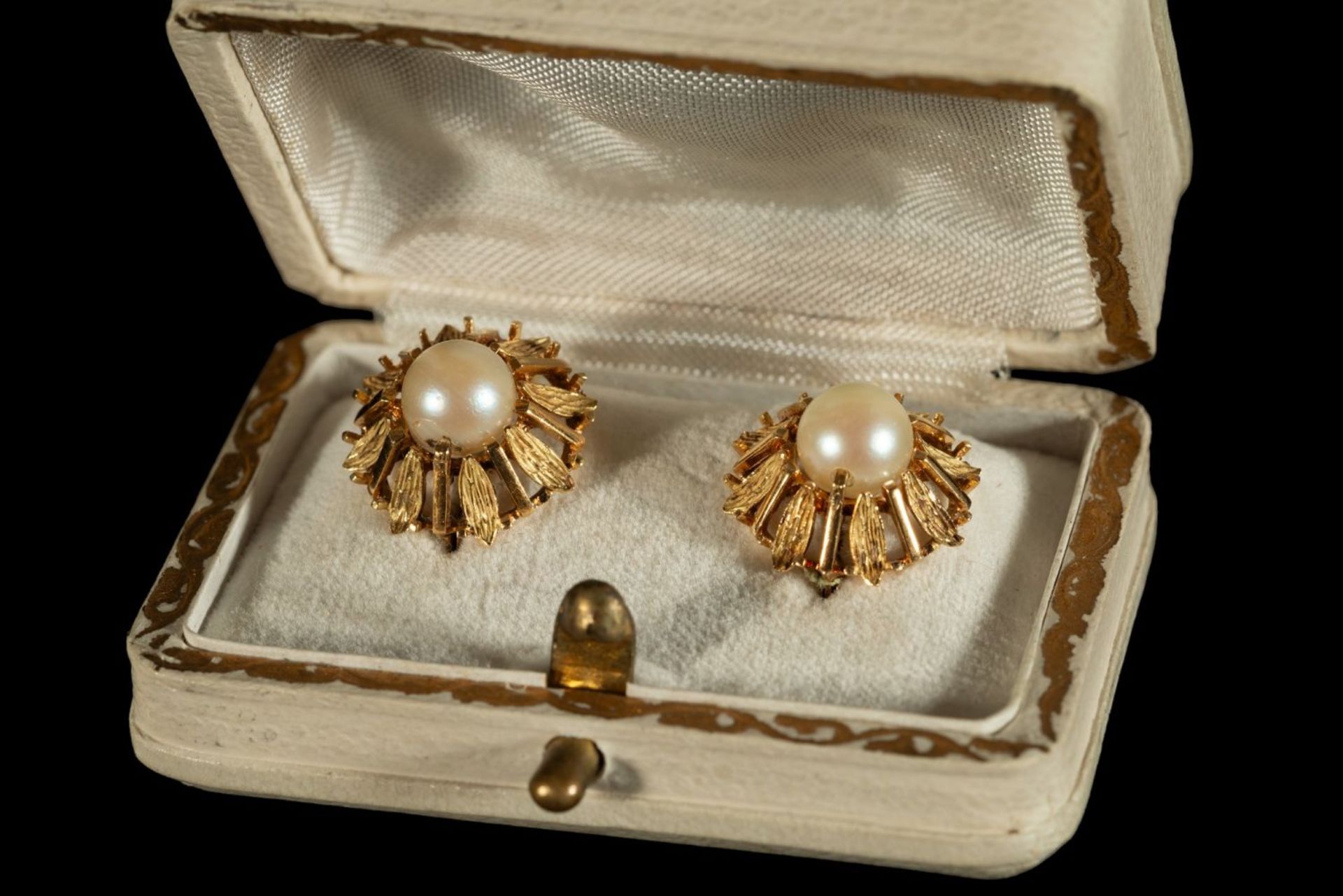 Pair of Earrings in Sterling Gold and Cultured Pearls, 1950s