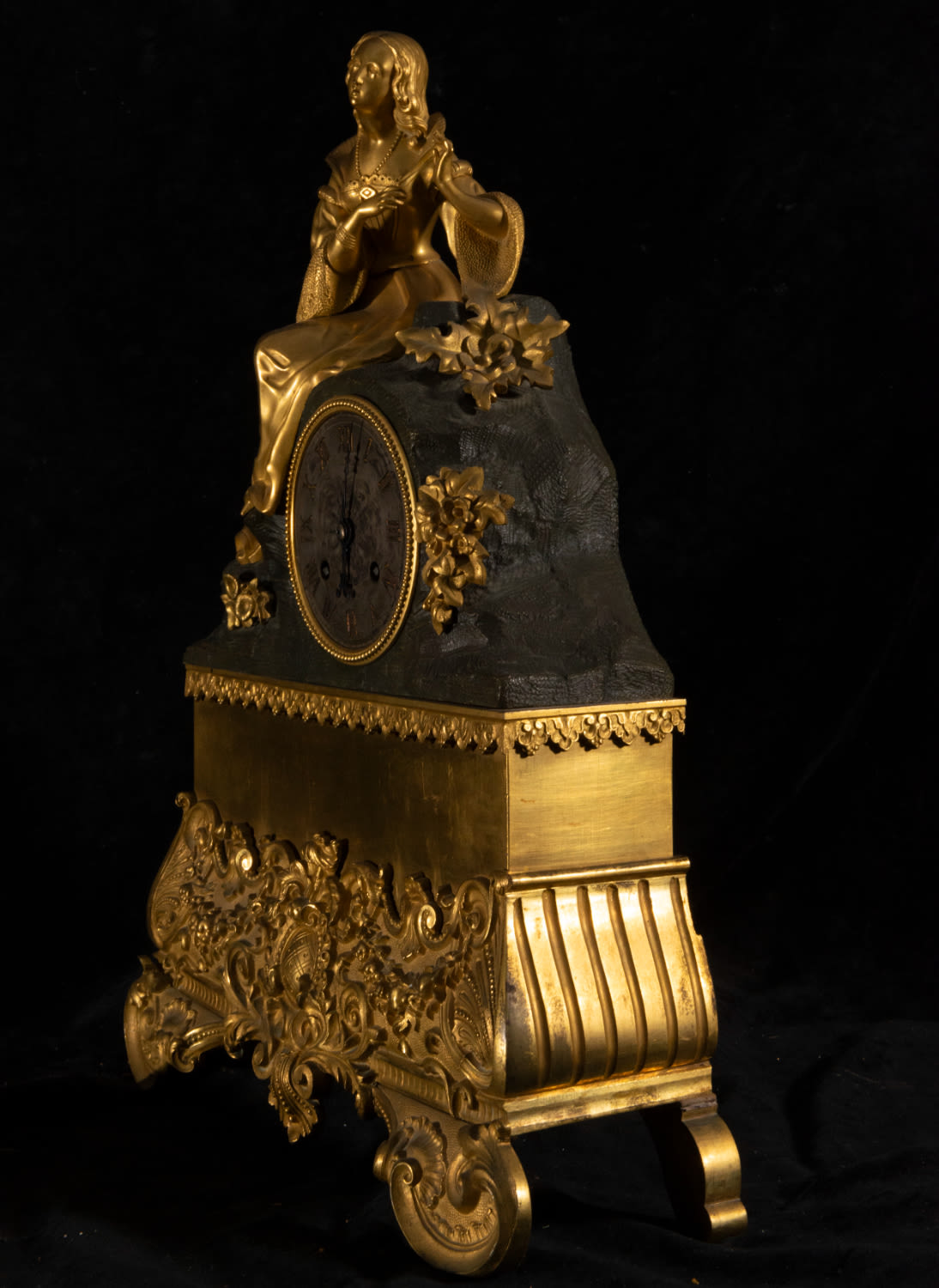 Large French table clock with Juliet, Charles X period, France - Image 3 of 5