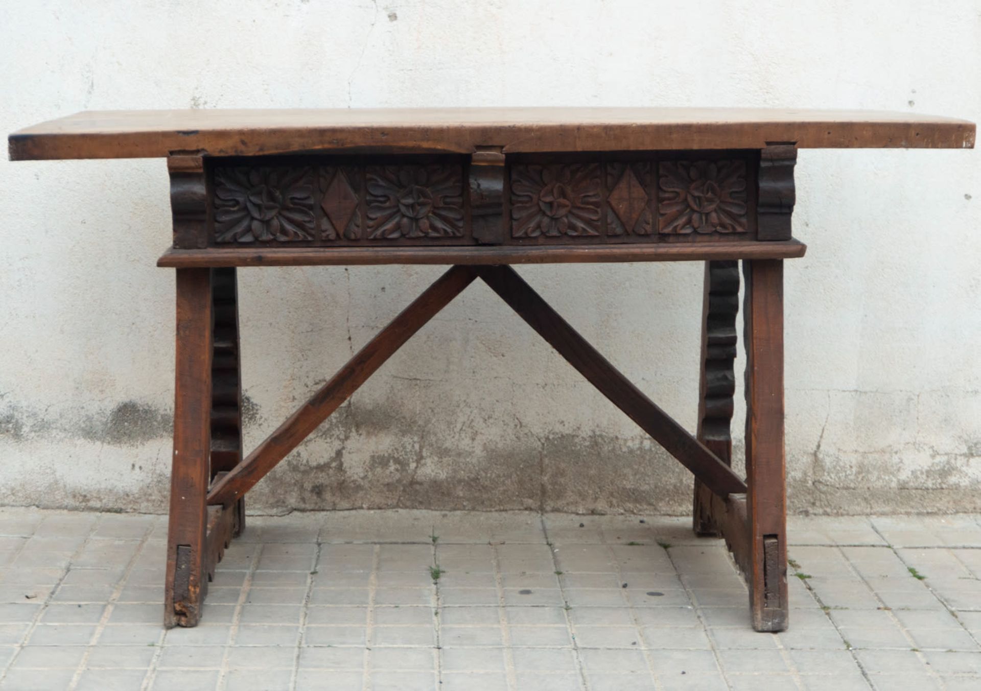 Tyrolean or German kitchen table from Bavaria in oak wood from the 16th century, Swiss or German Ren - Image 4 of 4