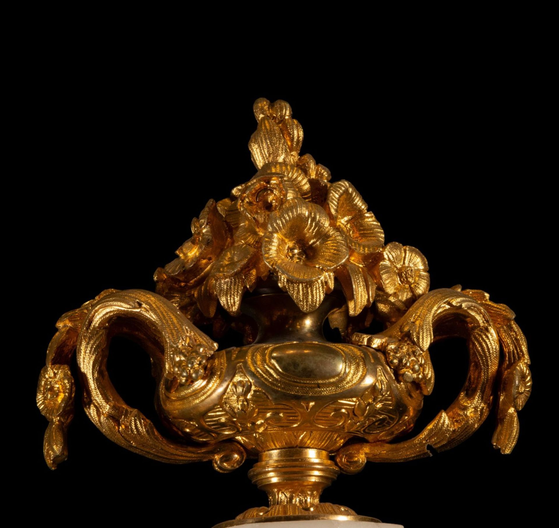 Beautiful and Monumental French Garrison Napoleon III in gilded bronze from the 19th century and whi - Image 7 of 14
