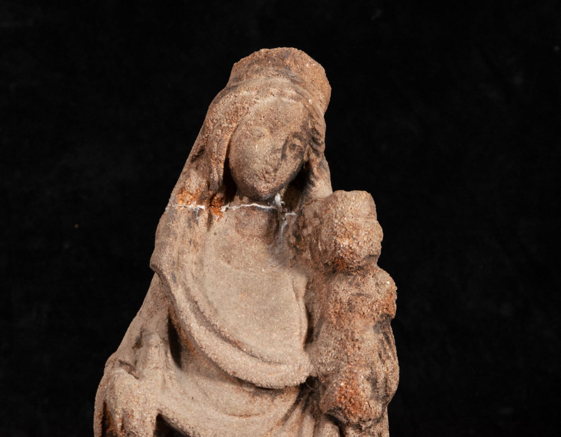 Late Gothic Portuguese Virgin in stone, 16th century - Image 2 of 5
