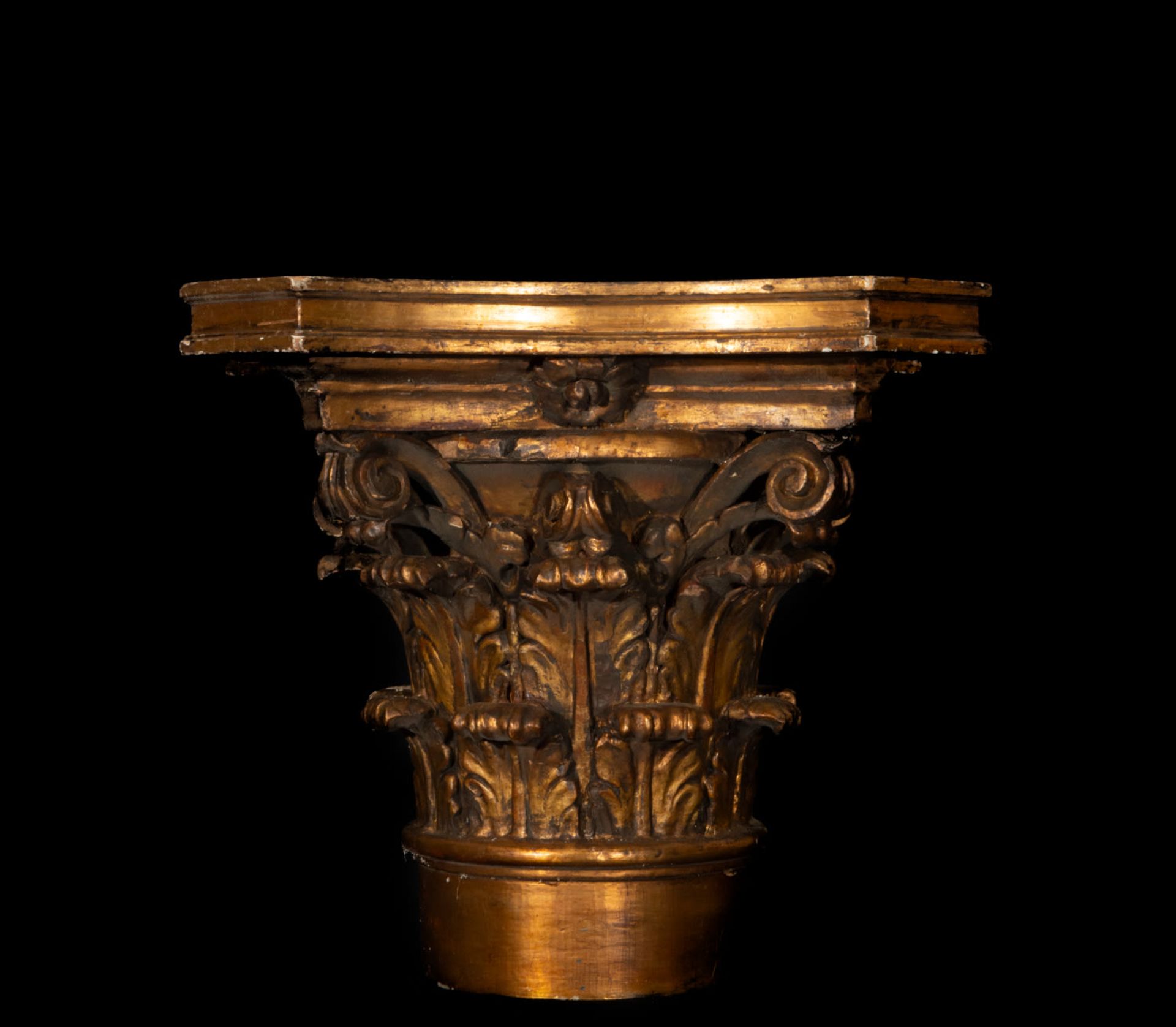 Corinthian style capital in gilded wood from the 19th century