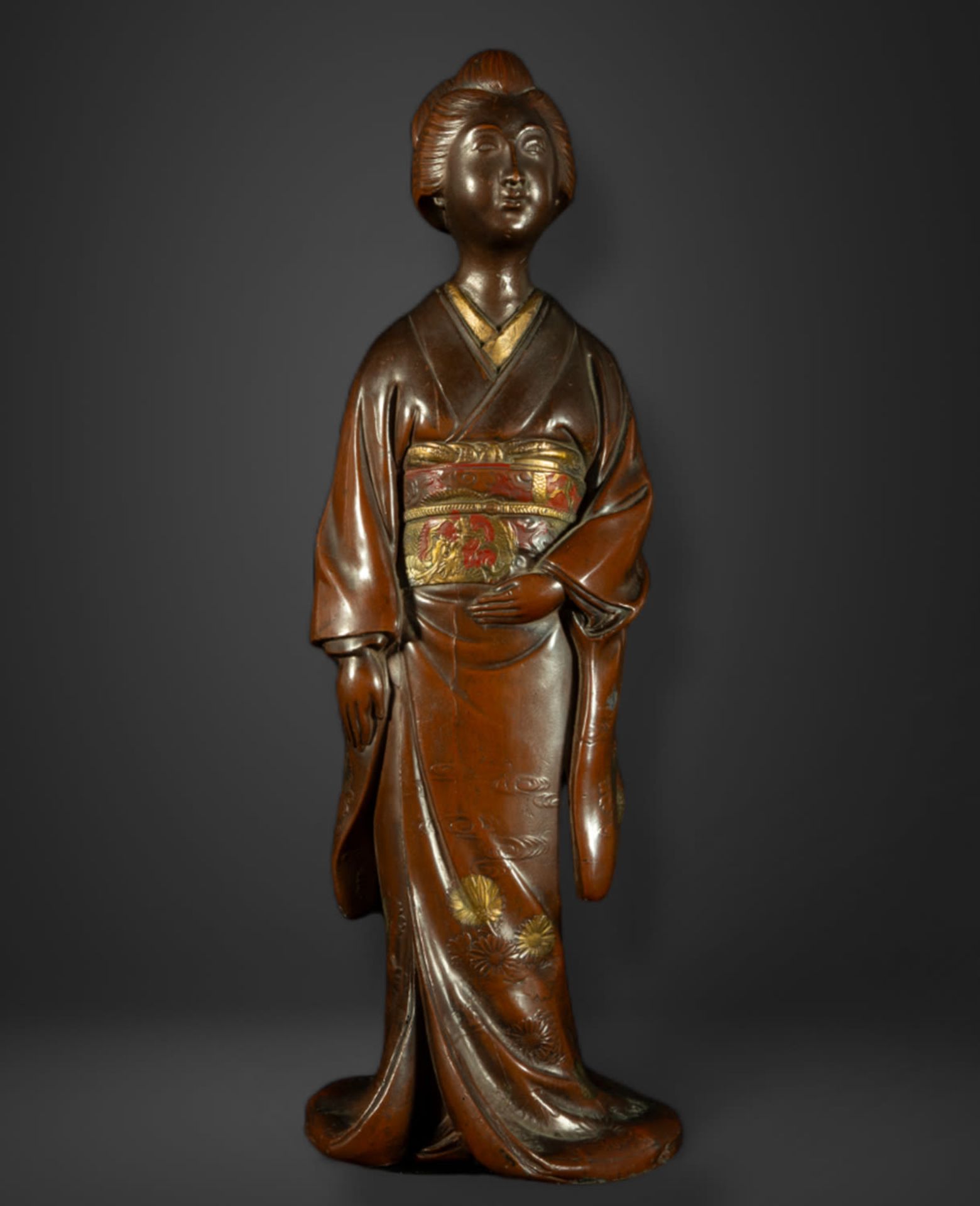 Exquisite Japanese Meiji Geisha in carved and gold-gilt "repoussé" copper, 19th century