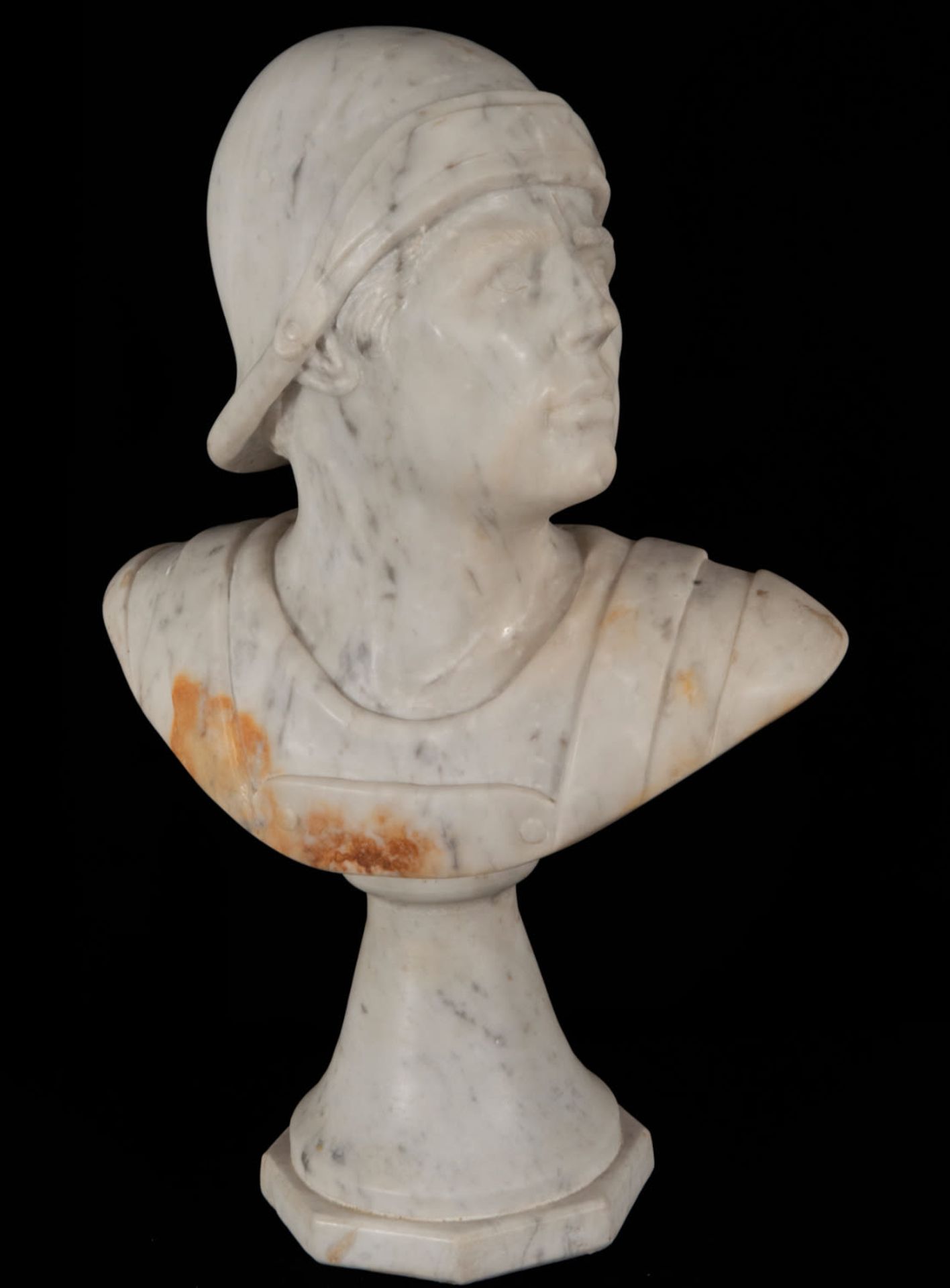 Pair of decorative busts of a Roman legionnaire and maiden, in marble, 19th century - Image 5 of 7