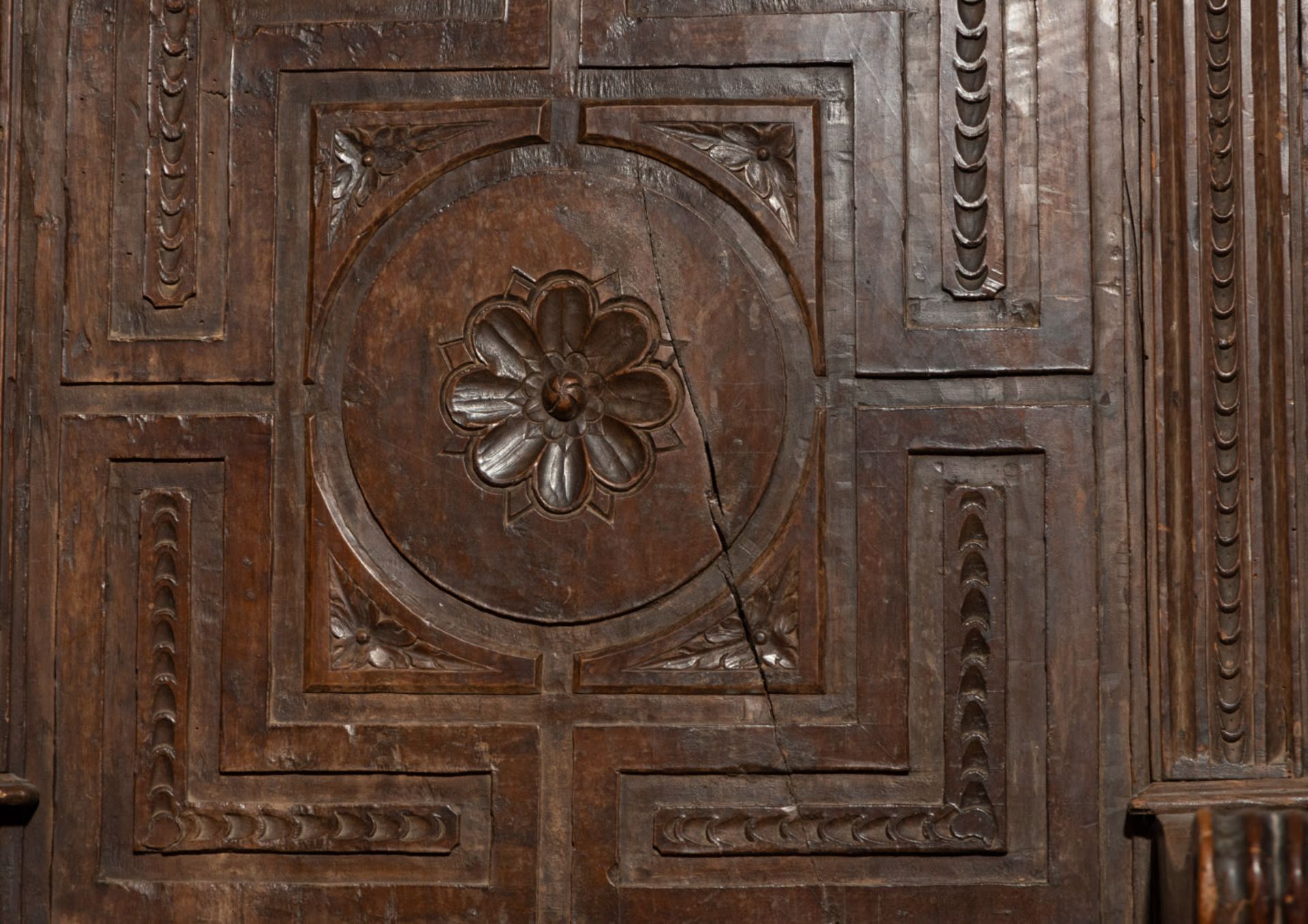 Late Gothic early 16th century Escorial Spanish style choir bench, in oak - Image 2 of 4