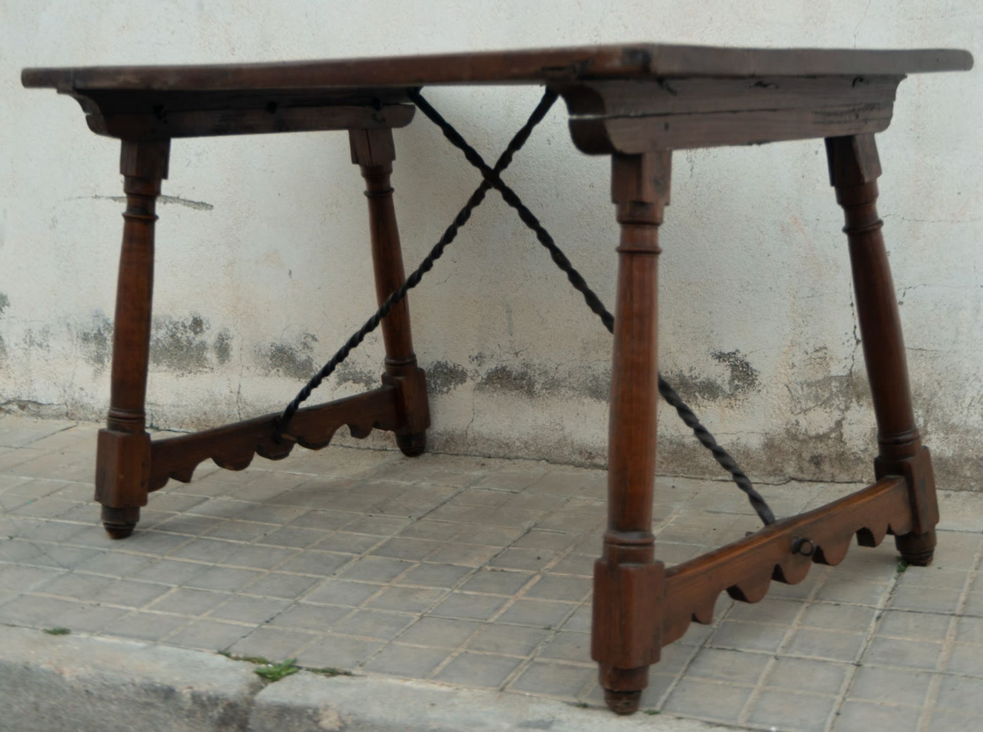 Castellana Table in "Pata de Vela" wrought iron and oak wood from the 17th century - Bild 2 aus 3