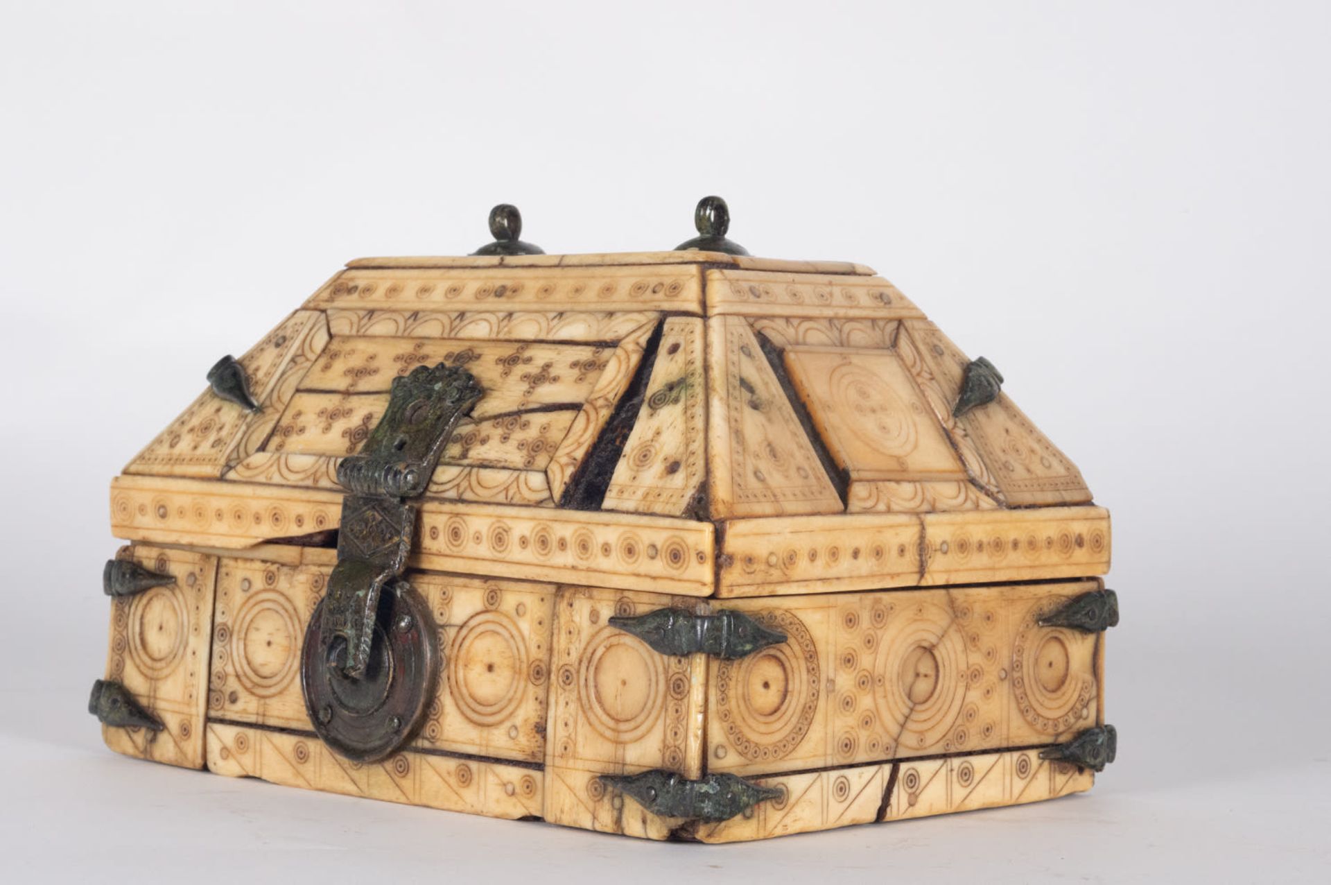 Rare bone box and wrought iron Siculo - Norman casket in the Germanic or Norman style, ex-european p - Image 5 of 13