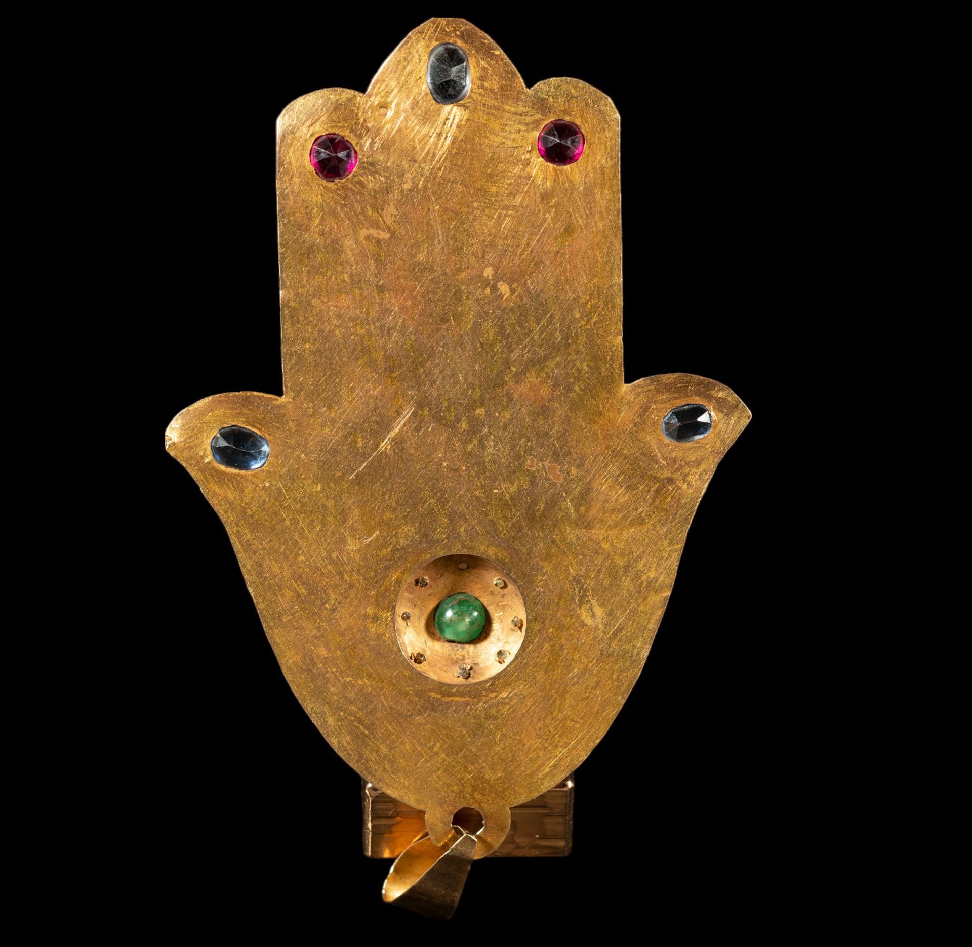 Important Hand of Fatima of more than 33 g of high purity 20 carat gold, Oman, Arabic work from the  - Image 2 of 3