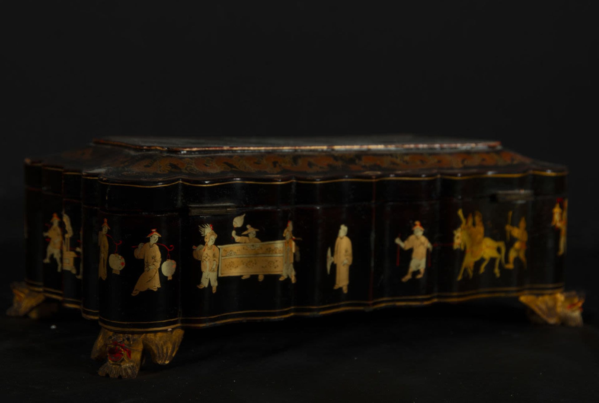 Rare Cantonese gold lacquer game box with mother of pearl chips, 19th century Chinese work - Image 5 of 9