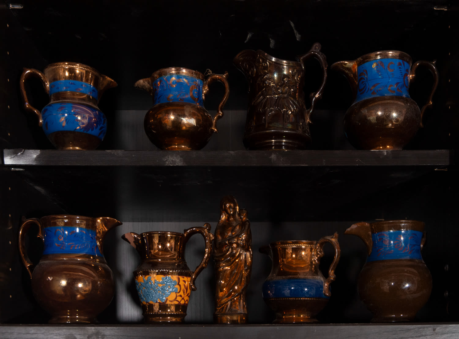 Collection of 78 English Earthenware Jugs from the 19th to 20th centuries - Image 8 of 10