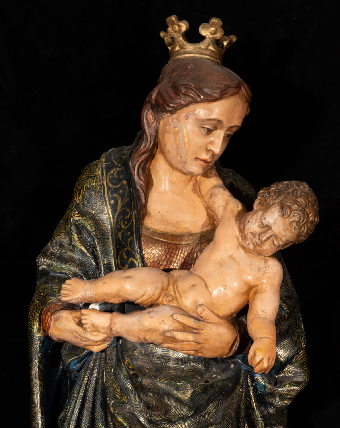 Sculpture of Virgin Mary crowned with the Child Jesus in her arms, 16th century Italian school - Image 2 of 8