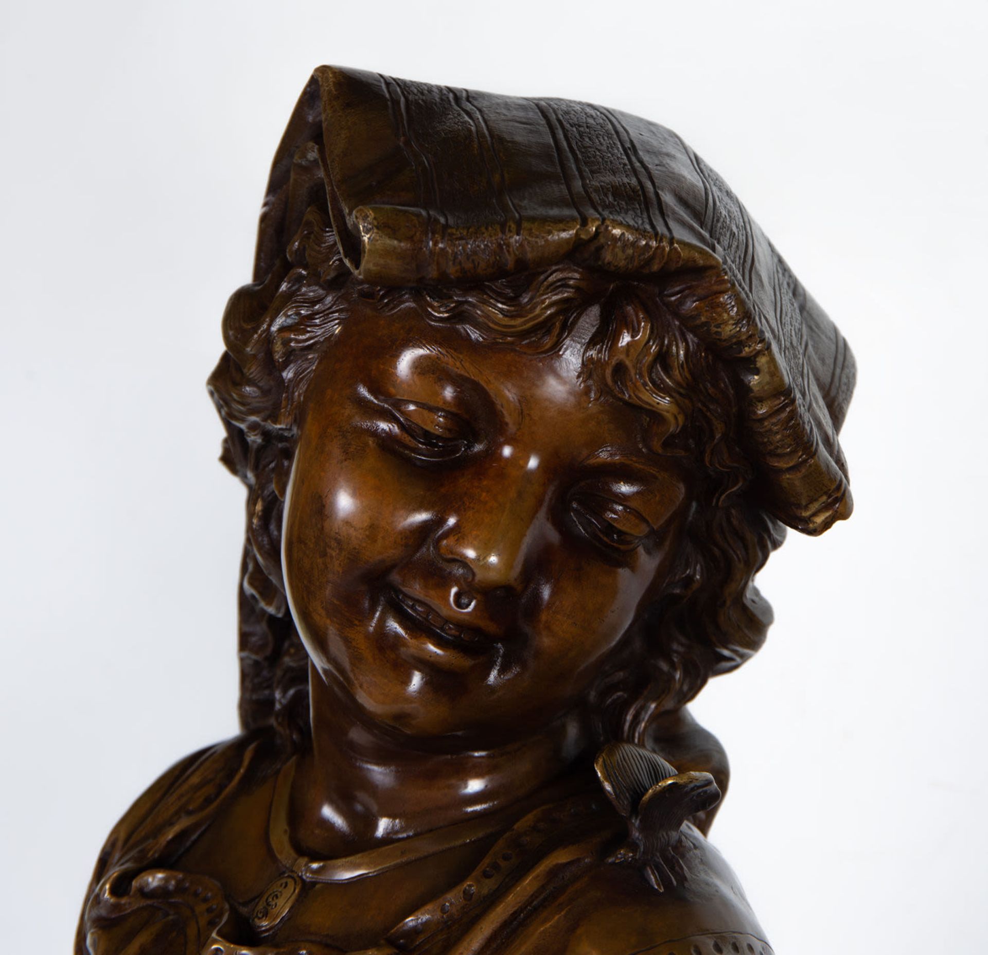 Bust of a Girl in patinated Bronze, French school of the 19th century - Image 4 of 8
