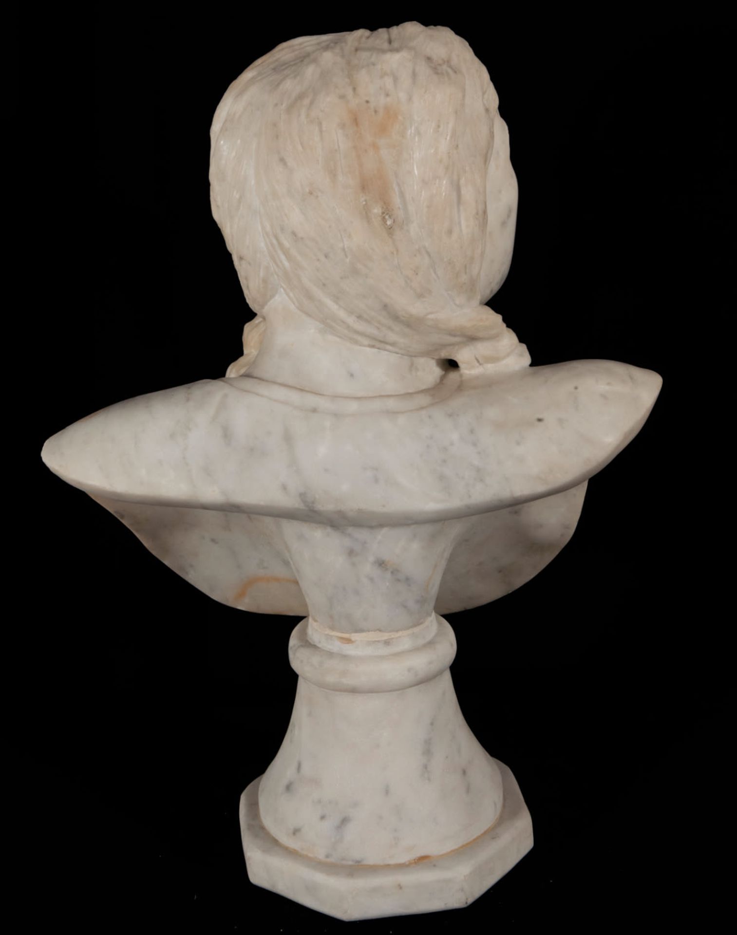 Pair of decorative busts of a Roman legionnaire and maiden, in marble, 19th century - Bild 4 aus 7